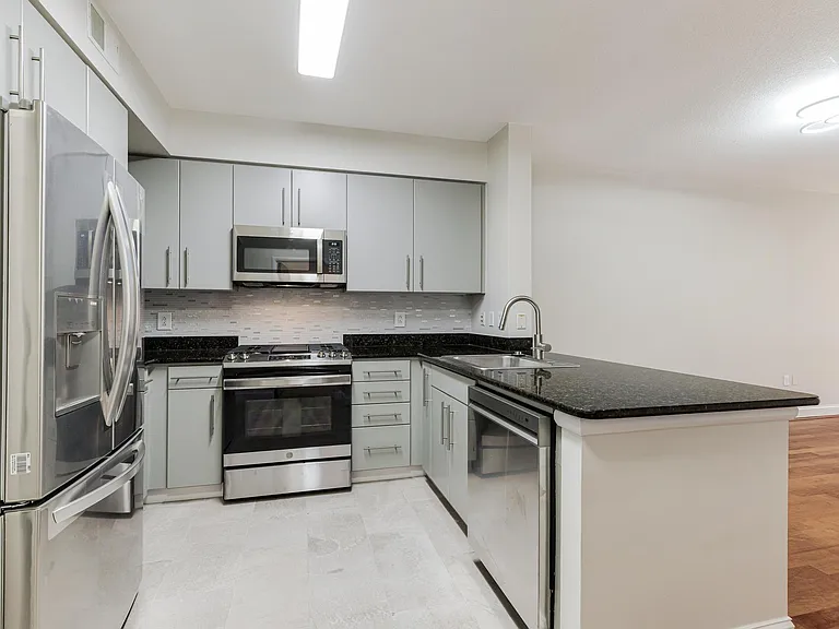 1021 N Garfield St — Photo 20