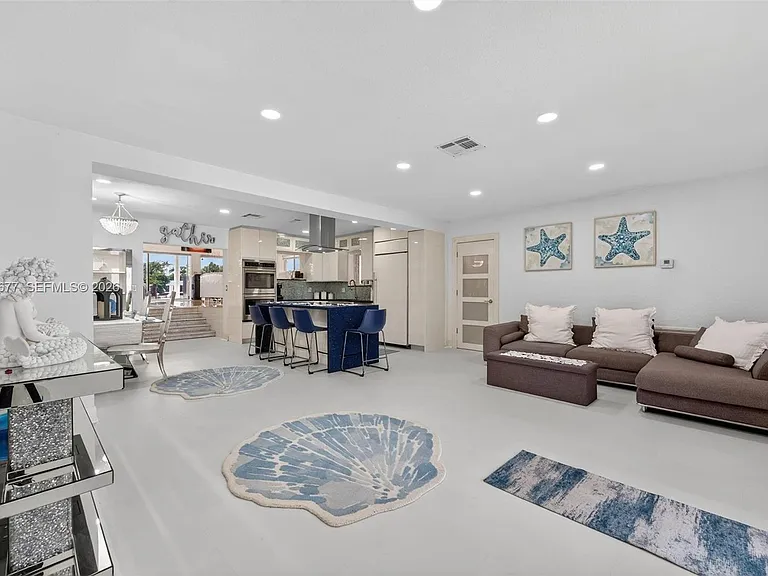317 S Riverside Dr — Photo 14