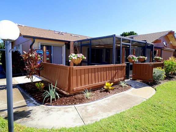 3rd image of 6392 Royal Woods Dr