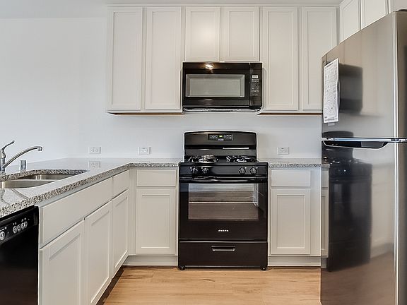 4th image of 4200 Belmont Dr