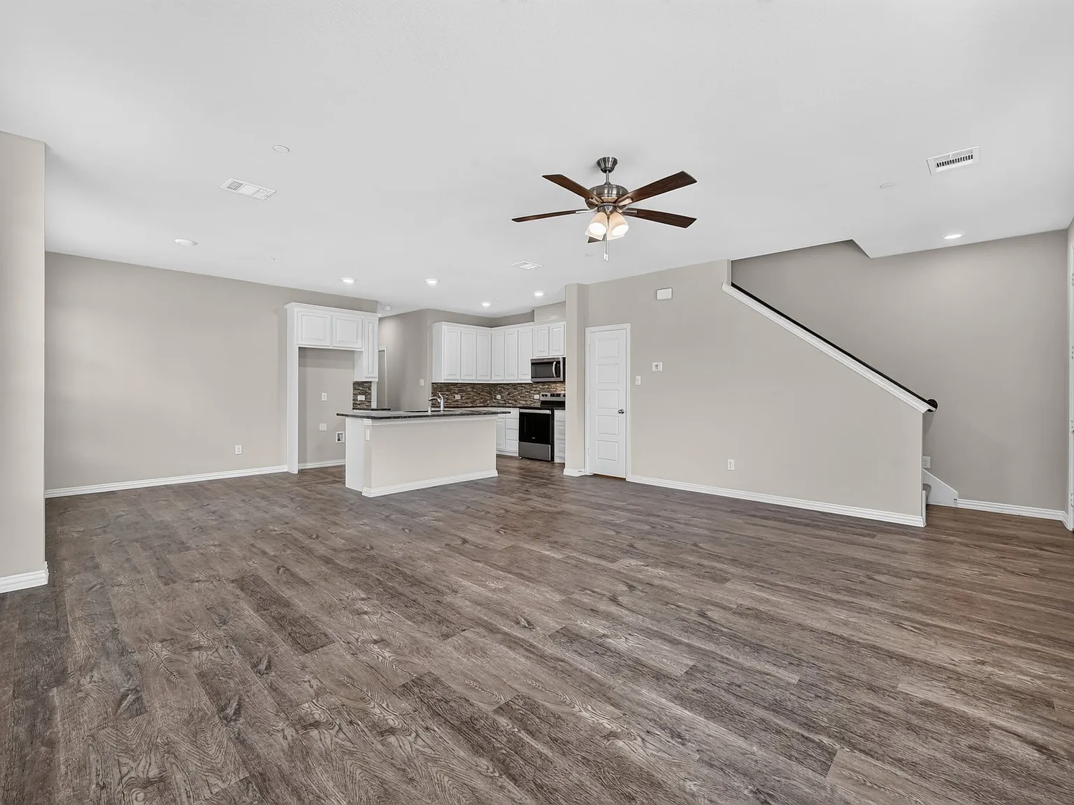 3 bed, 1752 sqft, $2,100 — Photo 3