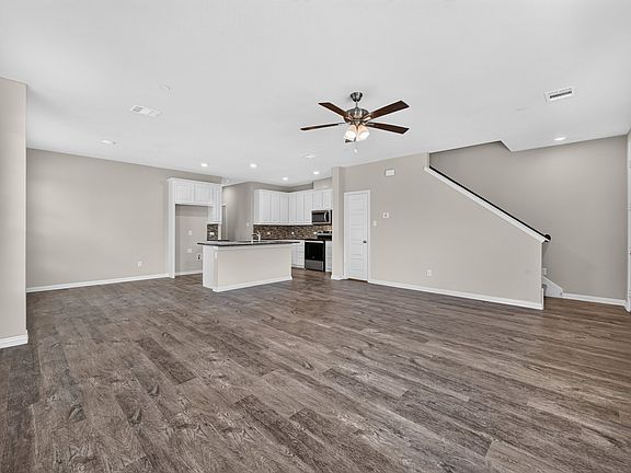 3rd image of 3316 Solana Cir
