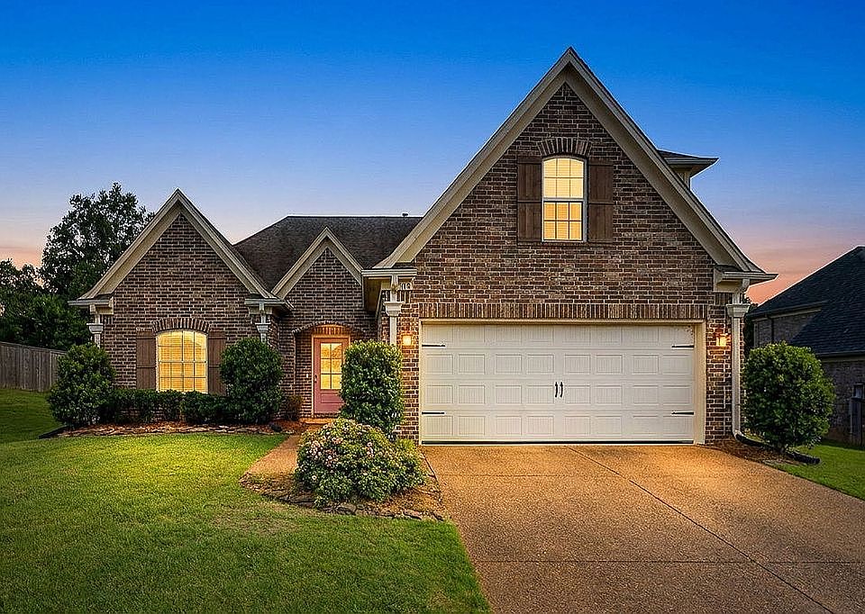 1st image of 143 Magnolia Gardens Dr