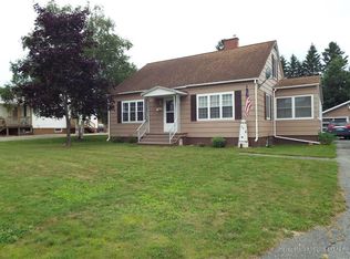 28 Pleasant St, Presque Isle, ME 04769