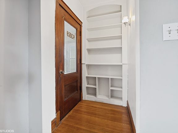 3rd image of 5359 W Berenice Ave