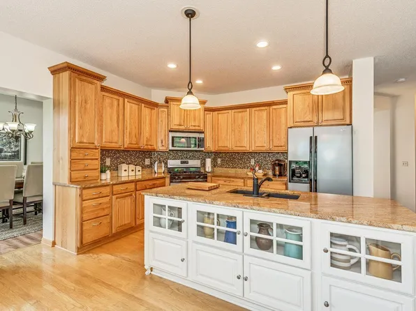 9396 Tyne Ln, Inver Grove Heights, MN 55077