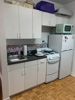 Rented by M.Grossman R.E. Management | media 17