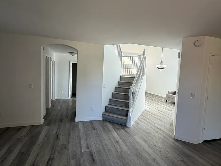 1124 W Laurel Ave — Photo 13