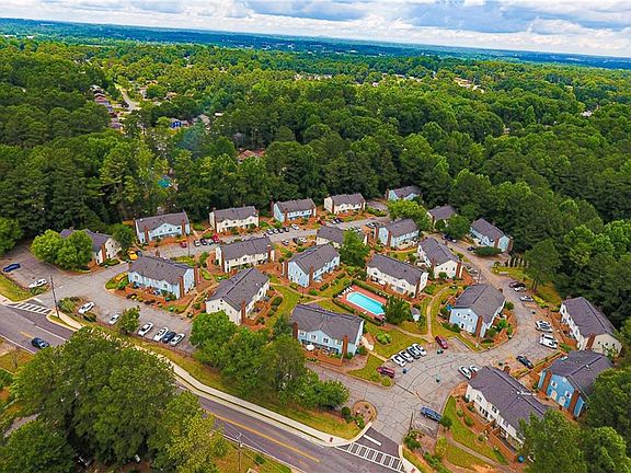 4th image of 5427 Village Green Sq