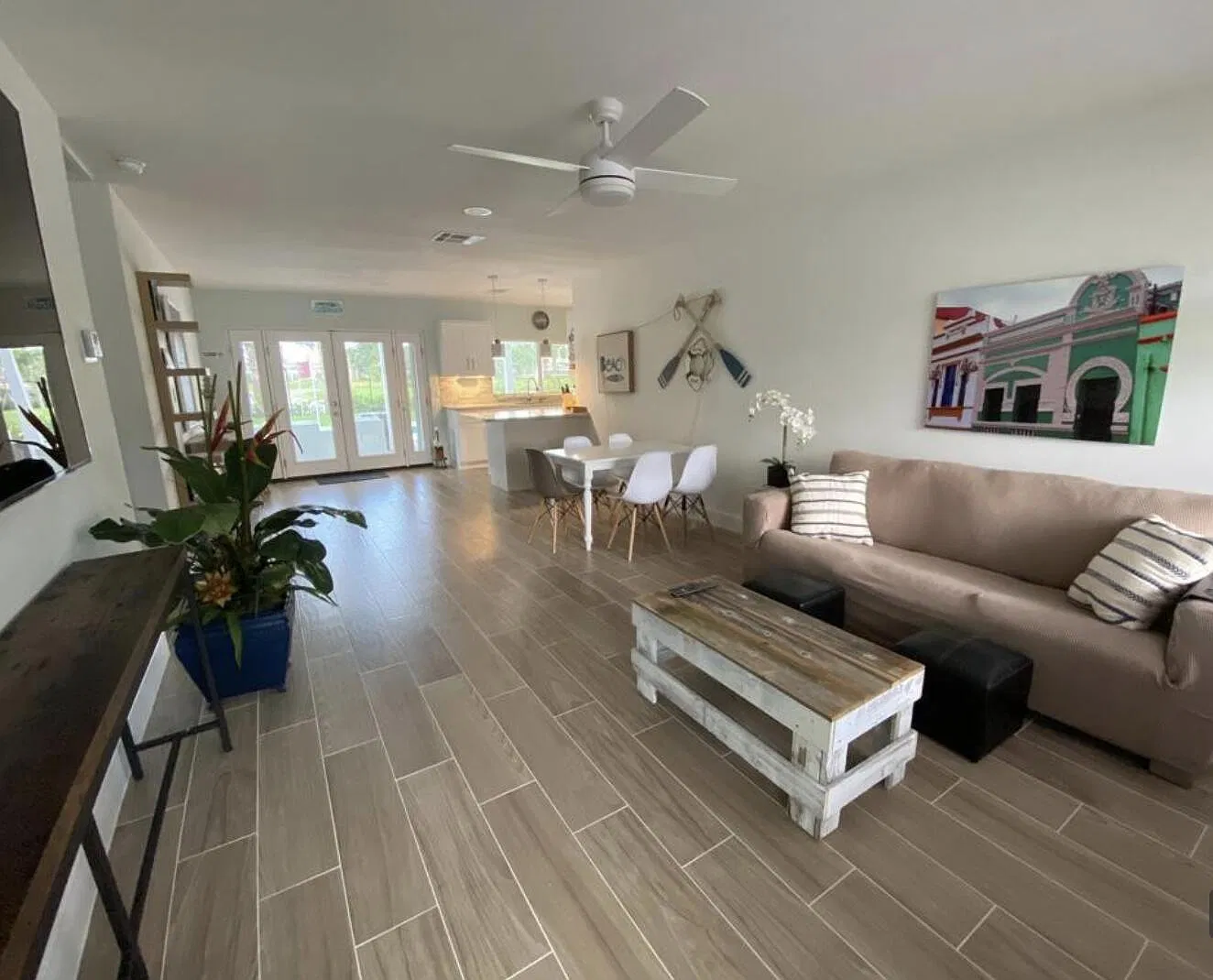 3 bed, 2.0 bath, 1184 sqft, $4,000 — Photo 2