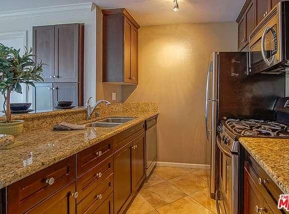 3rd image of 7320 Hawthorn Ave APT 104