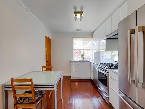 3rd image of 8 Bayberry Dr APT 4