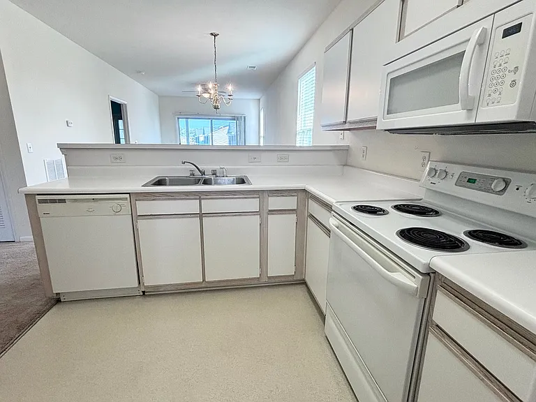 7509 Moorhen Ln #52-D — Photo 8