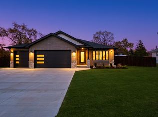 8015 S 85th Ave, Justice, IL 60458