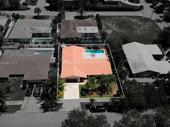 2nd image of 2509 NE 35th Dr