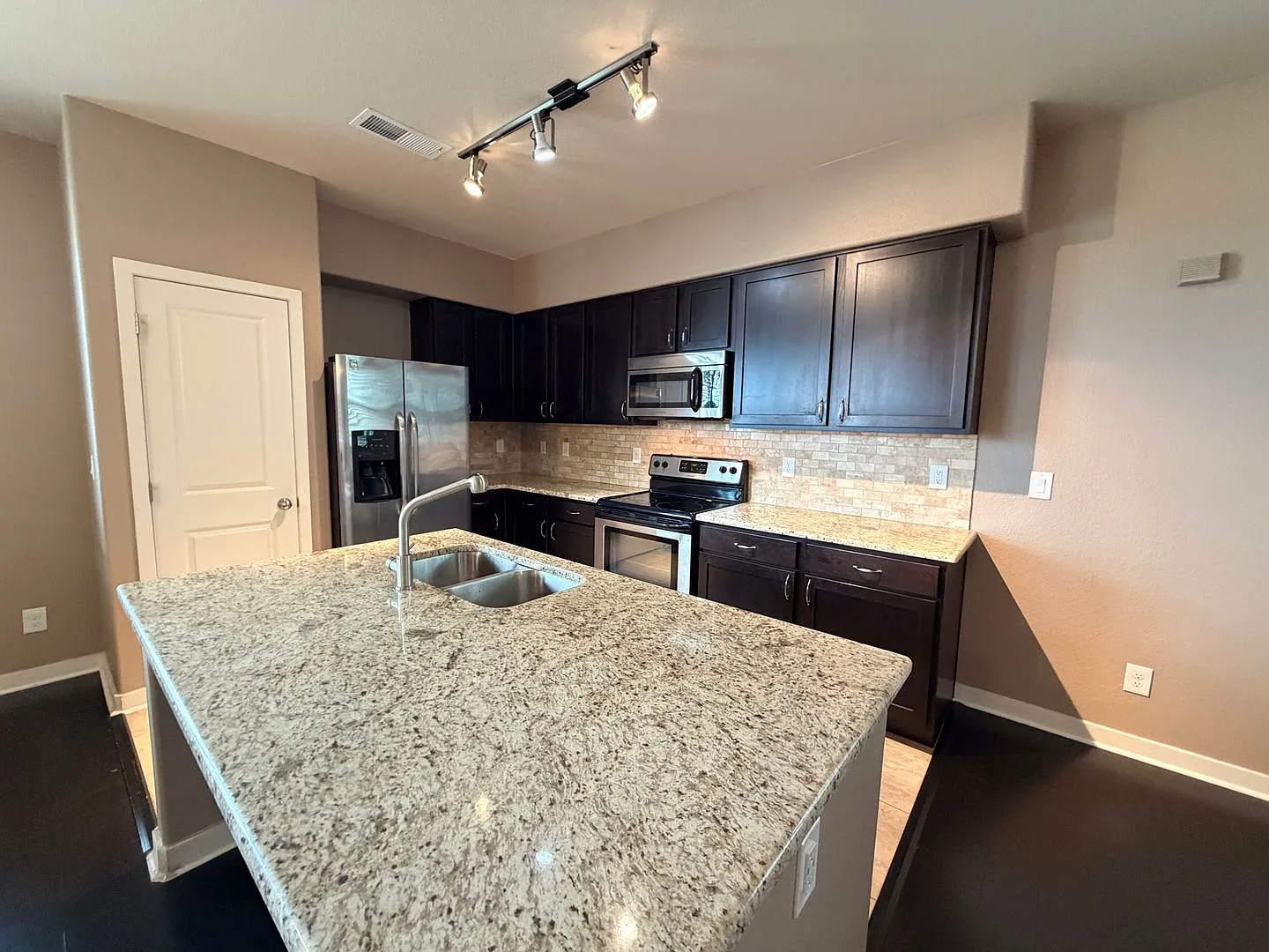 Panoramic Mountain & Downtown Views | Open Space Privacy | Luxury 2-Suite Townhome — Photo 2