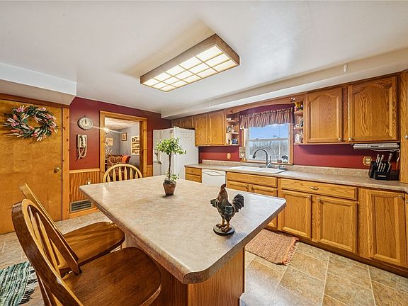 4th image of 144 Double Hill Rd