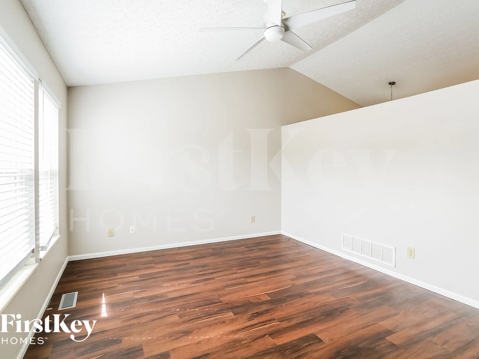 4 bed, 2.0 bath, 1504 sqft, $2,570 — Photo 3