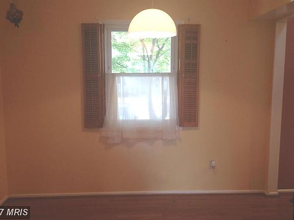 5th image of 5505 Hollins Ln