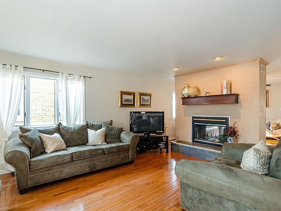 3rd image of 1924 N 74th Ct