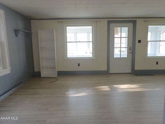 3rd image of 711 N 7th St