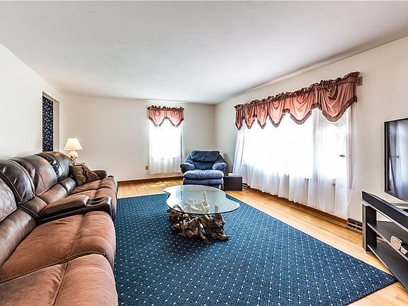 3rd image of 5834 Acton St