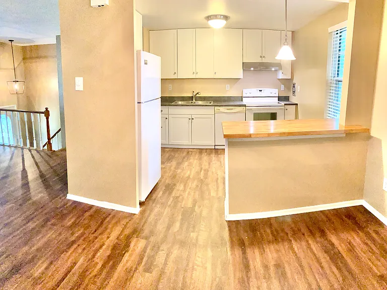 3913 Woodfield Rd — Photo 11