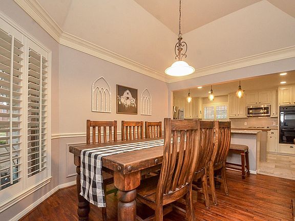 4th image of 2211 Country Mile Ln