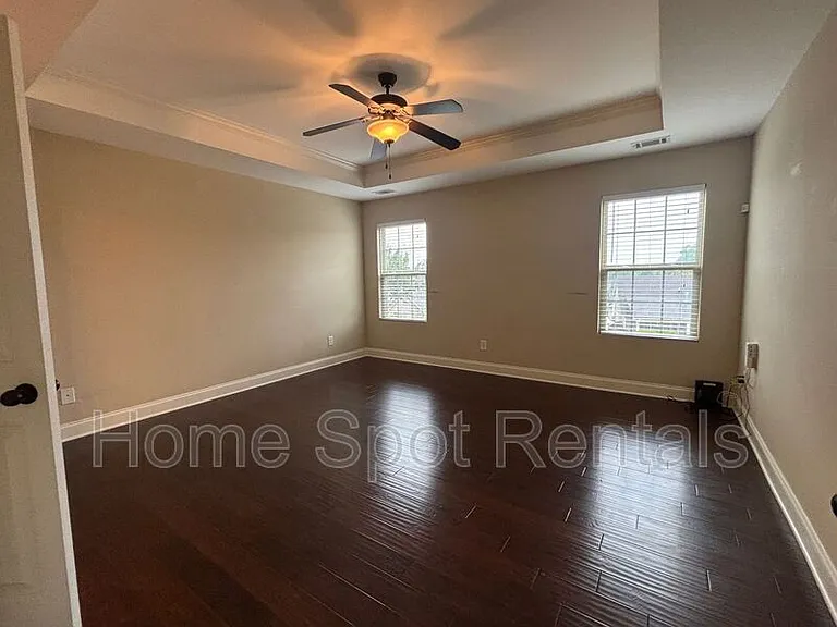 4811 Lost Creek Dr — Photo 10