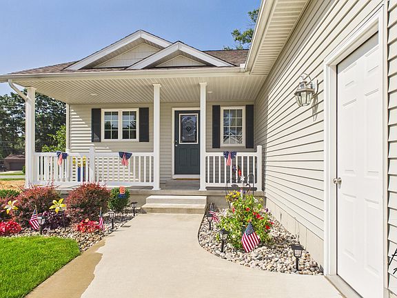 3rd image of 1421 E Addison Way