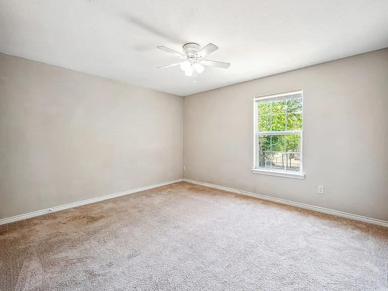 1401 N Columbia St — Photo 14