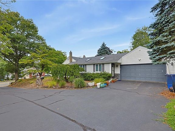 5th image of 205 Waterman Ave
