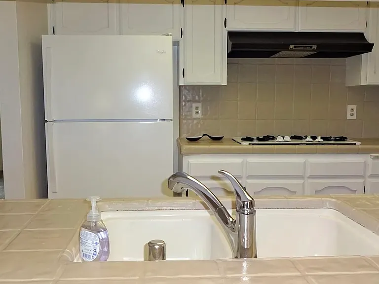 2223 Ellery Ave — Photo 4