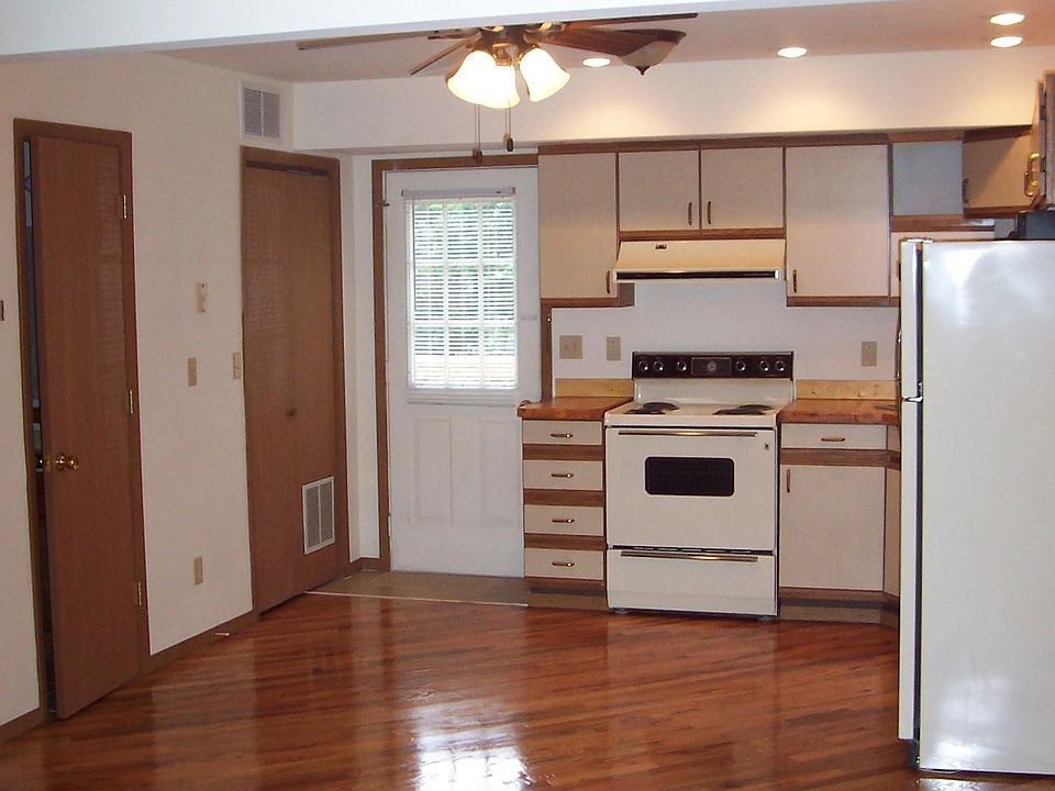 1st image of 709 Park St