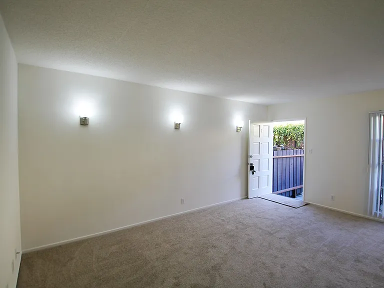 5320-5330 Ben Ave — Photo 3
