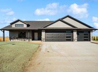 202 Thompson Ct, Delhi, IA 52223
