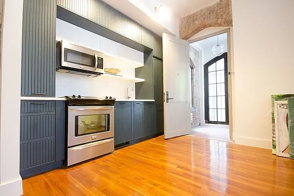 Rented by Bushburg | media 15