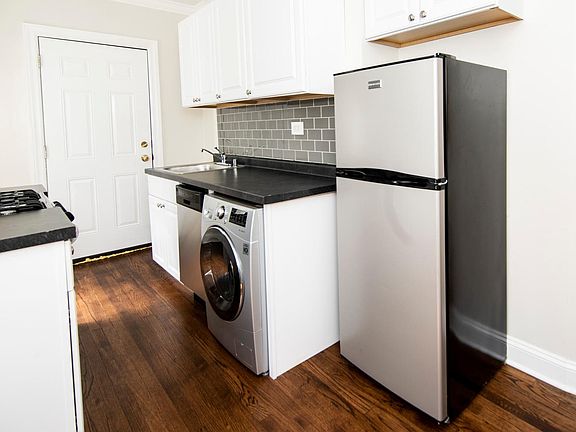 3rd image of 839 W Cornelia Ave #837-1S