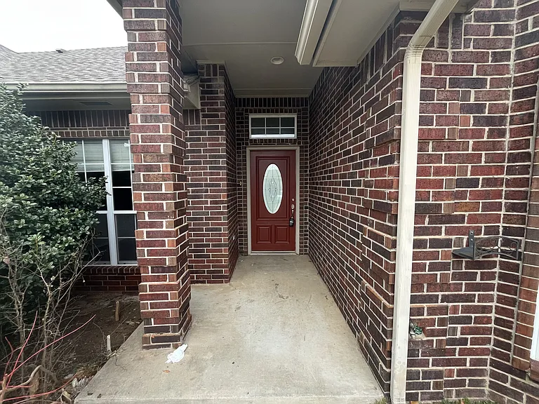 2321 SW 94th St — Photo 3
