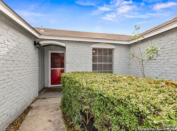 4th image of 6706 Cypress Lake Dr