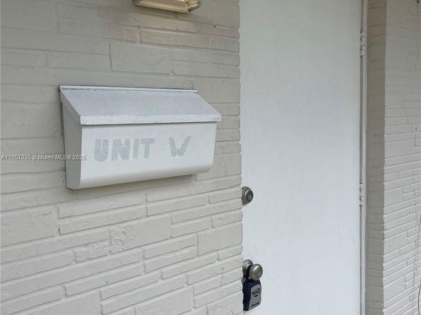 1004 SW 24th Ave UNIT 1