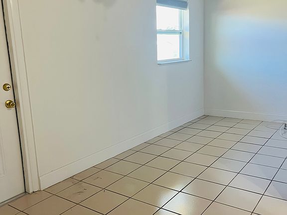 5th image of 523 SW 78th Pl #523