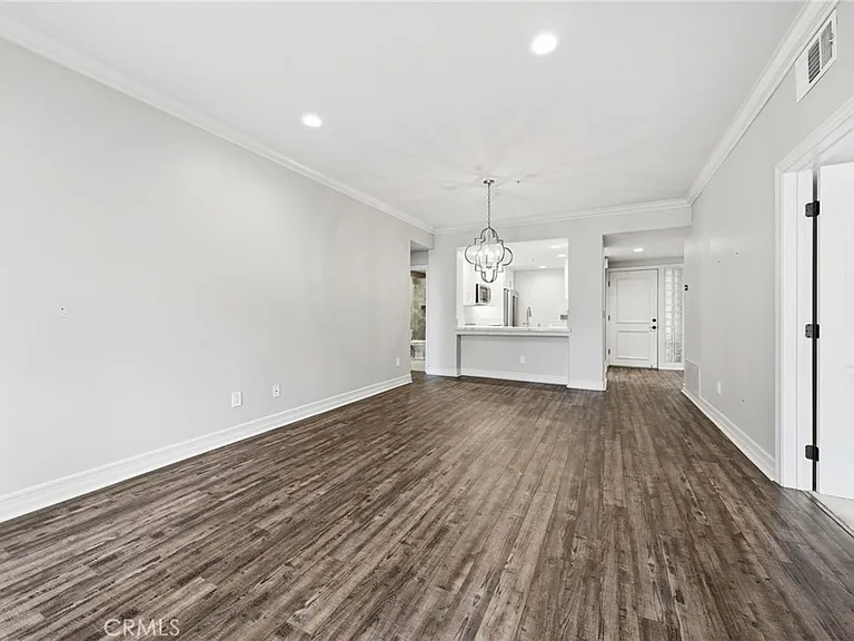 2243 Martin #218 — Photo 5
