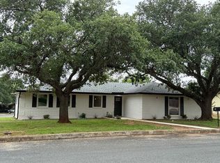 323 Broadmoor Dr, Fredericksburg, TX 78624