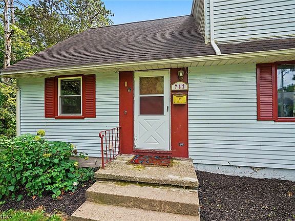 2nd image of 742 Avondale St
