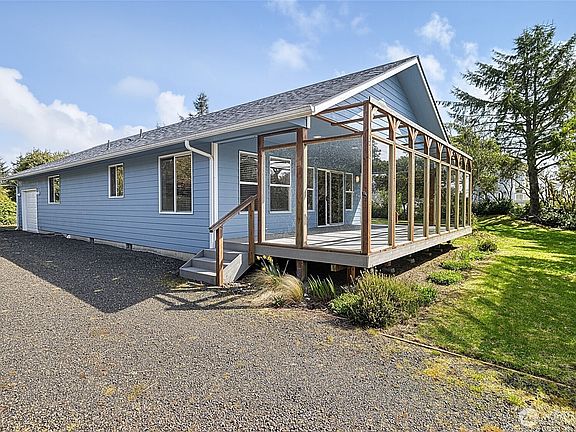 3rd image of 376 Sand Dune Avenue SW