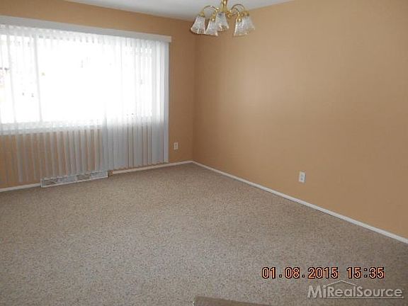 5th image of 33615 Newport Dr