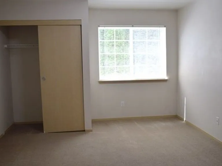 Quiet 2-Bed 2-Bath Apartments Close to WOU with Beautiful Landscaping In-Unit Washer/Dryer — Photo 39
