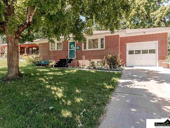 2nd image of 3301 Curtis Dr