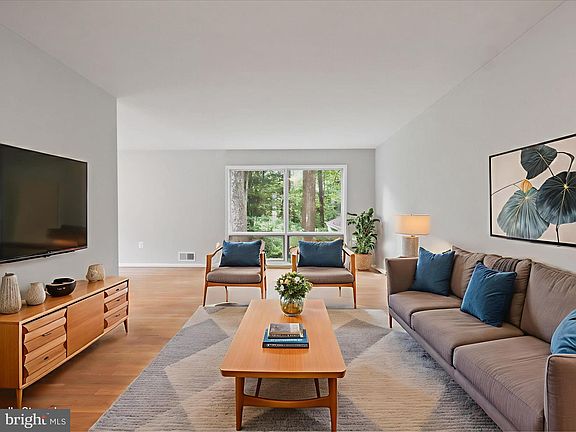5th image of 8504 Canterbury Dr
